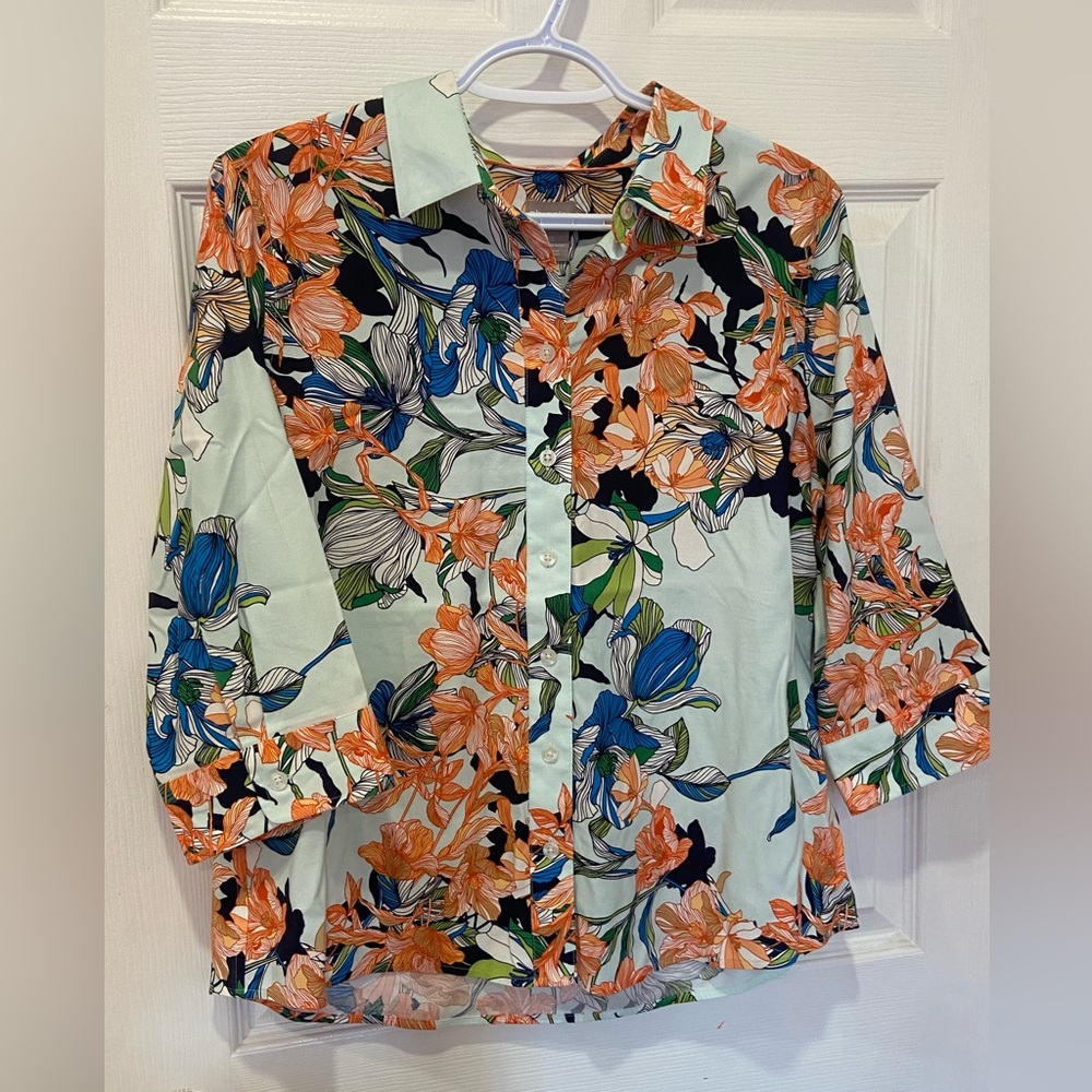 Chico’s Size 1P (8/10) Non Iron Stretch Button Up Top Floral Tropical Print NWT